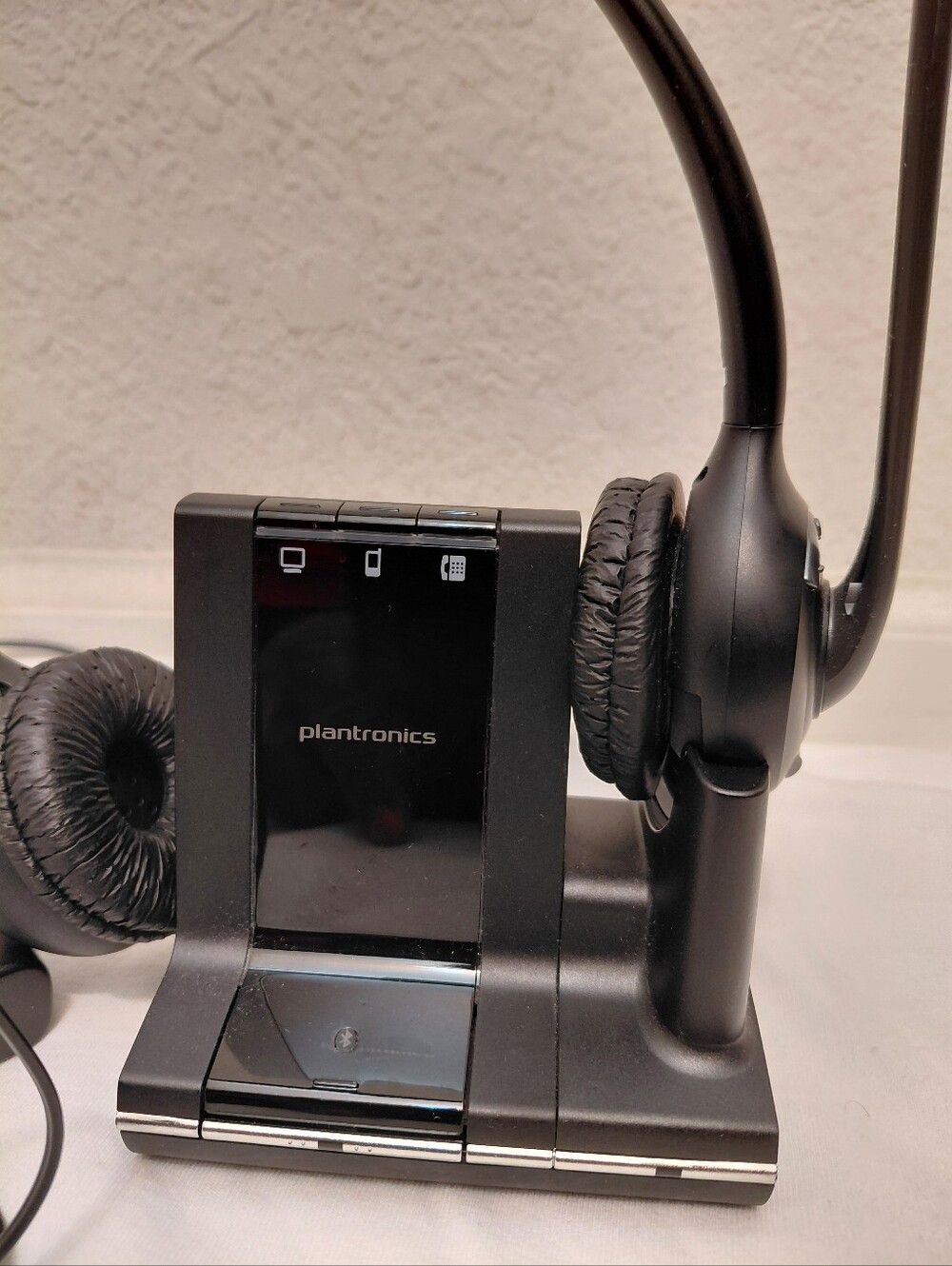 Plantronics Poly Savi 8200 Black Wireless Headset Base Station and Headset